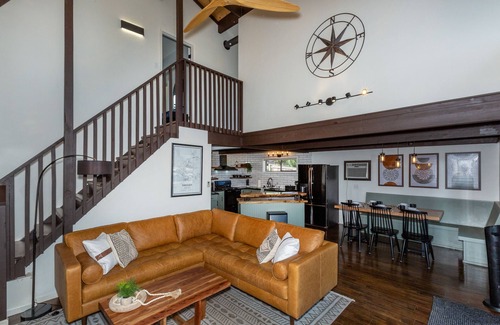 Prescott Heights Cabin | 2 miles to downtown Whiskey Row! Cozy Boulder Cabin is family friendly with spa!