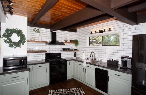 Prescott Heights Cabin | 2 miles to downtown Whiskey Row! Cozy Boulder Cabin is family friendly with spa!
