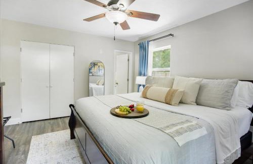 Gainesville House | 2 Miles to UF & DT - Pergola Fire Pit Game Room