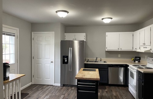 Clarksville Apartment | 2 min from Fort Campbell, 2Bdrm, cul-de-sac