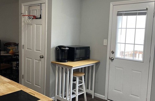 Clarksville Apartment | 2 min from Fort Campbell, 2Bdrm, cul-de-sac