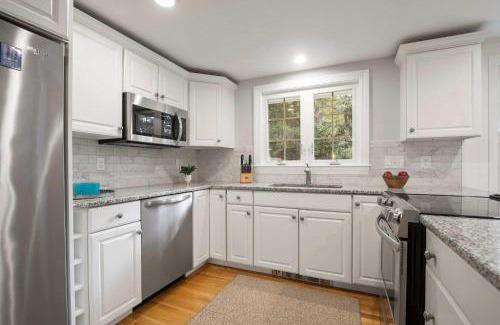 Dennis House | 2 Min to Mayflower Beach Dog Friendly