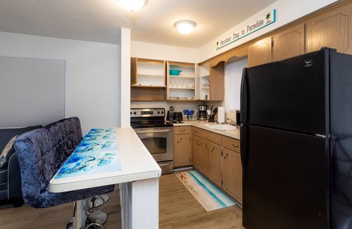 North Beach House | 2 min walk to Hollywood Beach w/King Bed-Pk incl