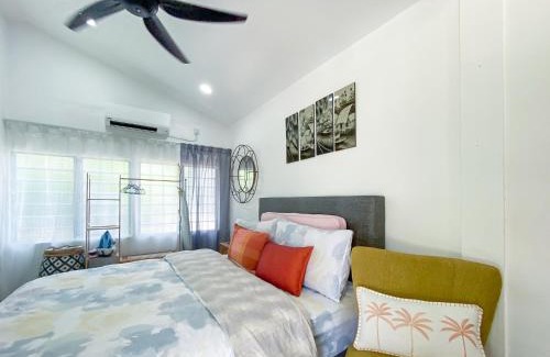 Pantai Tengah Cabin | 2 Mins from Beach Bliss Cabin Langkawi 2PAX