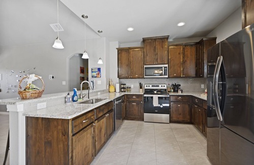 Fischer House | 2 Mins to Lake | Outdoor Grill | Pet Friendly