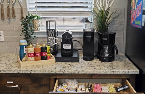 Fischer House | 2 Mins to Lake | Outdoor Grill | Pet Friendly