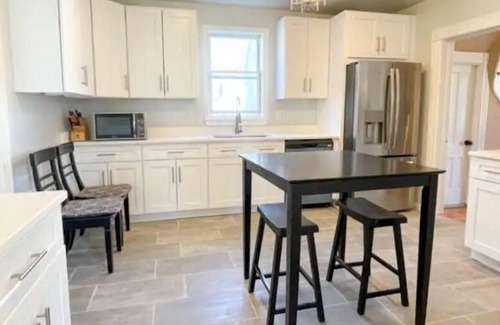 Rowayton House | 2-minute drive to beach, renovated antique in Rowayton walk to shops restaurants