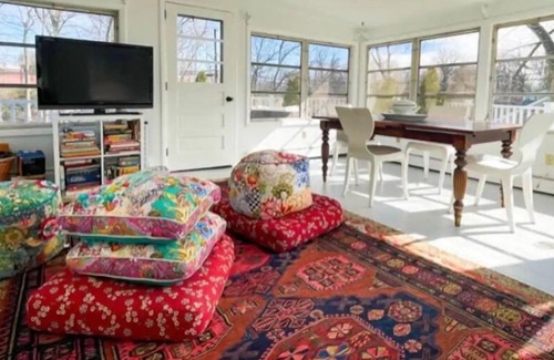 Rowayton House | 2-minute drive to beach, renovated antique in Rowayton walk to shops restaurants