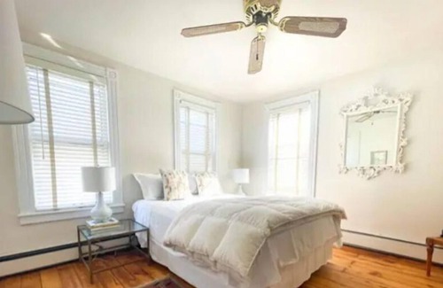 Rowayton House | 2-minute drive to beach, renovated antique in Rowayton walk to shops restaurants