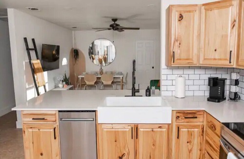 Johnson City House | 2 minutes to downtown! Hill Country Luxury Duplex TX Wine Trail - Home B