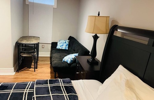 Westminster Apartment | 2 minutes to the mall, home away from home, cool neighborhood parks, restaurant.