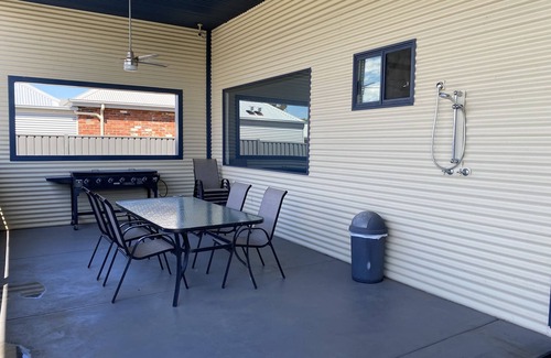 Bundalong House | 2 minutes to the Murray River large Family home