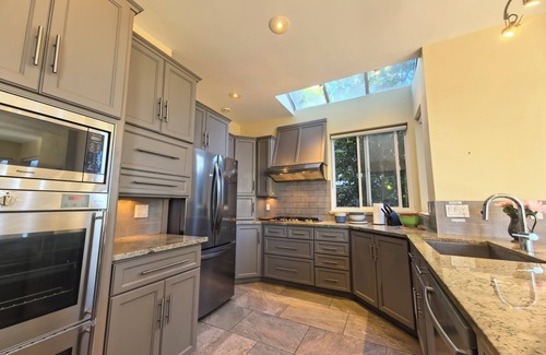 West Vancouver House | 2 minutes walk to Sandy Cove Beach! Serene retreat with ocean&city views