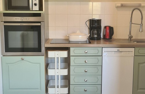 Concarneau Apartment | 2 minutes walk from the white sand beach, garden apartment with terrace