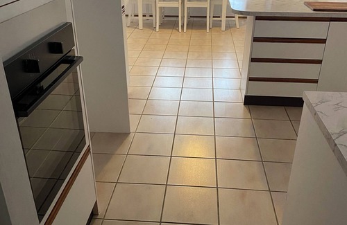 Forster House | 2 minutes walk to lakenSERENITY nCentrally located
