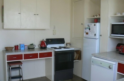 Whangamata House | 2 Minutes walk to ocean beach or shops