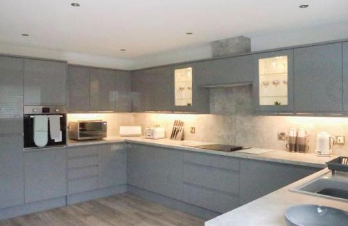 Sandhead House | 2 Mote View- Uk37496