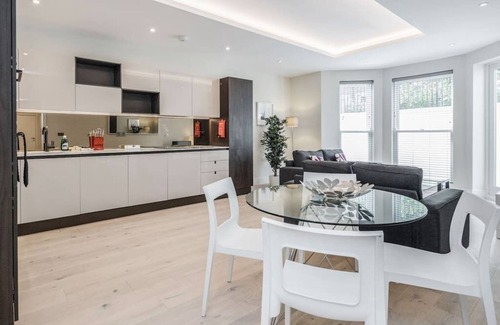 Surbiton Hill Apartment | 2 Newlands House - 3 bedroom apartment