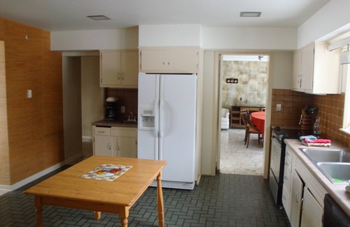 Benton Harbor House | 2 Night Minimum for Fall/Winter 2024! Perfect for a quiet weekend get a way!