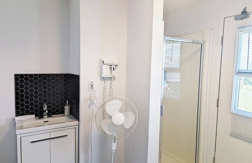 Southeast Kelowna House | 2 Non-Interconnecting Suites + Heated Salt Pool/HotTub