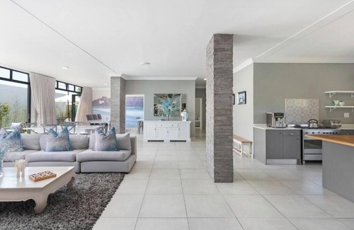 Tokai House | 2 On Lismore Guesthouse 16