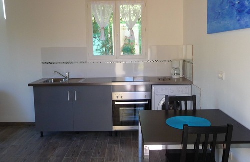 Montaud Cottage | 2 people standing cottage with garden pool