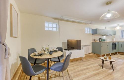 Les Pavillons-sous-Bois Apartment | 2 pers home Cinéma - Serenito de Homes