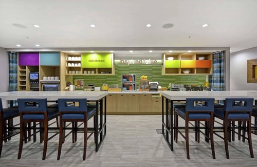 Alpine Center Hotel | 2 Pet-friendly Accommodations. FREE Breakfast! Minutes to John Ball Park Zoo