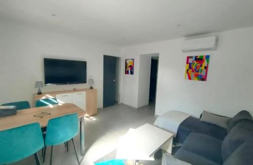 Bedarieux Apartment | 2 pièces en RDC climatisé avec terrasse et parking privé