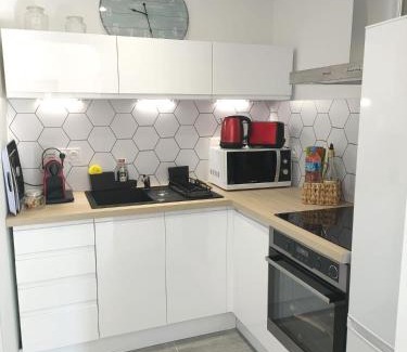 Bedarieux Apartment | 2 pièces en RDC climatisé avec terrasse et parking privé