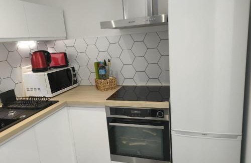 Bedarieux Apartment | 2 pièces en RDC climatisé avec terrasse et parking privé