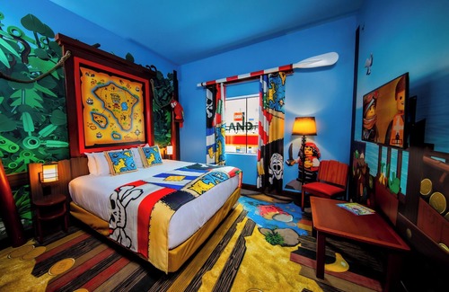 Winter Haven Hotel | 2 Pirate Theme Rooms, Legoland Resort, Treasure-Fun Playscape, Near Water Park