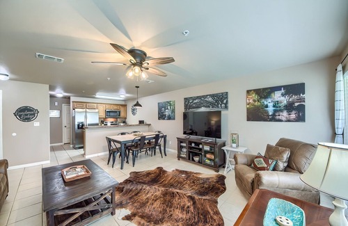 New Braunfels Condo | 2 Pools, 4 Hot tubs on the Guadalupe River! Walk to Schlitterbahn!