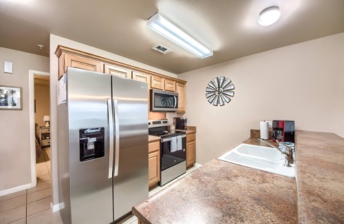 New Braunfels Condo | 2 Pools, 4 Hot tubs on the Guadalupe River! Walk to Schlitterbahn!
