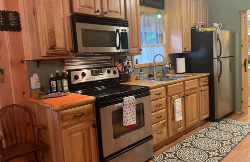 Greer Ski Chalet | 2 Private Cabins on an Secluded Acre, Walk to Restaurants, Fully Fenced