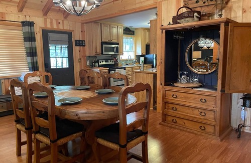 Greer Ski Chalet | 2 Private Cabins on an Secluded Acre, Walk to Restaurants, Fully Fenced