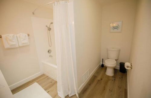 Mira Mesa House | 2 private masters, new beds & furniture, sleeps 12