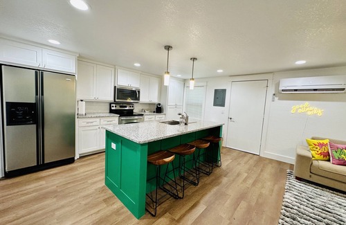 Bentonville - Fayetteville House | 2 Queen Beds, Bunk, sleeps 7 on .5 acre. Great access to all NWA activities