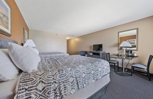 Put-in-Bay Hotel | 2 Queen Lakeview Room