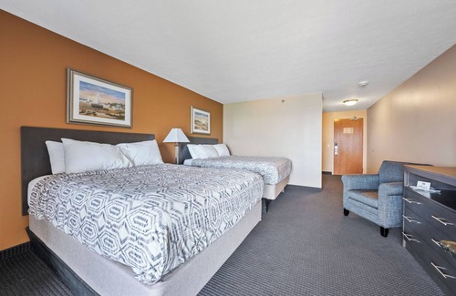 Put-in-Bay Hotel | 2 Queen Lakeview Room