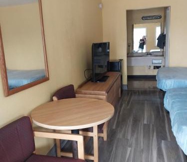 Jackson Apartment | 2 Queens Bed Hotel Room 142