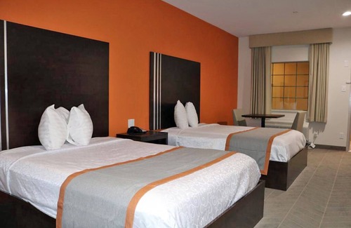 Humble Hotel | 2 Queens, Scottish Inns IAH, Shuttle to Airport, Right off Highway 1960