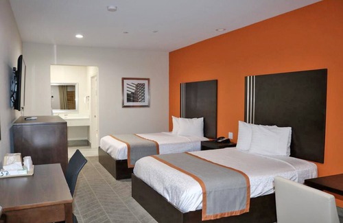 Humble Hotel | 2 Queens, Scottish Inns IAH, Shuttle to Airport, Right off Highway 1960