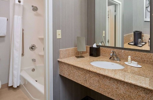 Indianapolis Resort | 2 Relaxing Units Close to Butterfly Village! Indoor Pool, Pet-friendly!
