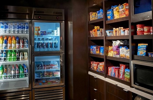 Indianapolis Resort | 2 Relaxing Units Close to Butterfly Village! Indoor Pool, Pet-friendly!