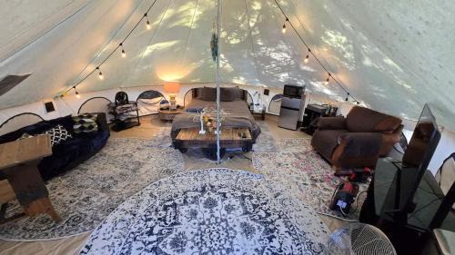 Brantingham House | 2 Romantic Island Cabins for 5 - Hot Tub Boat