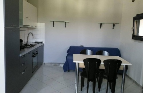 Sud Apartment | 2 room apartment in Borgo Roma with parking and garden