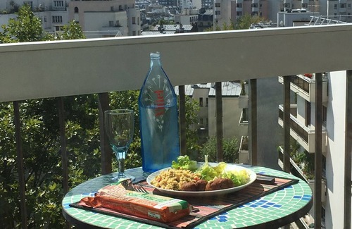 Combat House | 2-room apartment on a high floor overlooking all of Paris with sunny balcony. Buttes Chaumont
