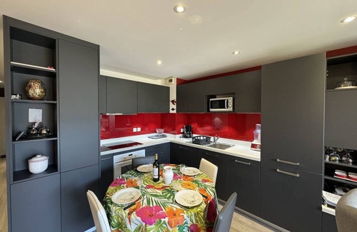 Quiberon Apartment | 2 rooms in the center, 4 min walk to the beach, parking