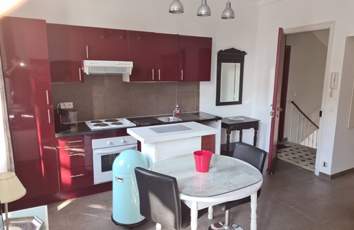 Golfe Juan House | 2 rooms in the town center, equipped, tourist port, beaches, shops, private car parks.